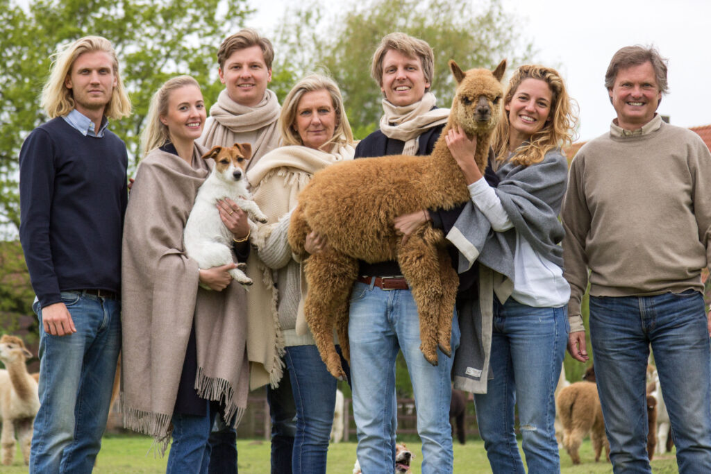 Alpaca Con Ropa Fibra de Alpaca - Guía sobre la ropa de alpaca, moda y estilos